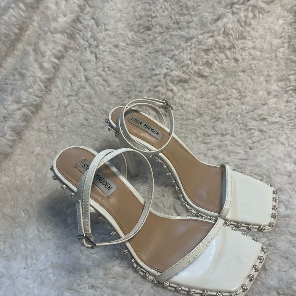 Steve Madden synthetic White patent Ankle Strap heels Rhinestones accents SZ8.5M - Picture 2 of 10